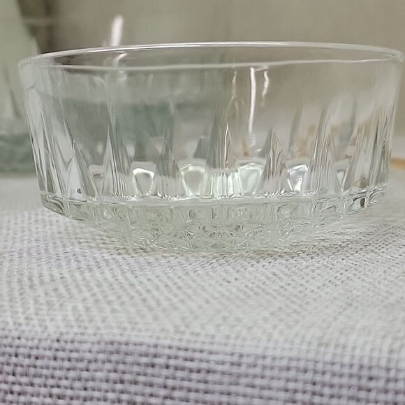 Arcoroc France Clear Glass Starburst Diamond Pattern Large Serving Bowl 9” - Picture 8 of 9